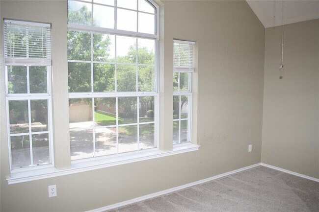 Building Photo - 30007 Oakland Hills Dr