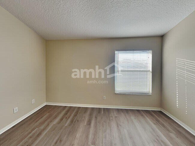 Building Photo - 2465 Saint Pauls Dr