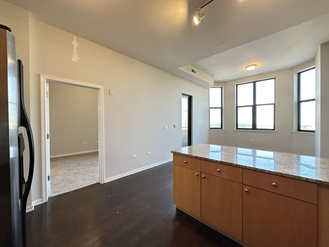 Building Photo - 1464 S Michigan Ave