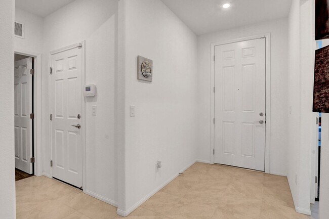 Building Photo - Beautiful Energy Star Home in Skye Hills