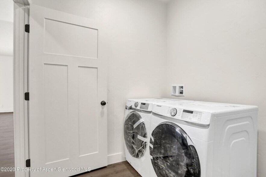 Laundry - 340 Lake View Rd