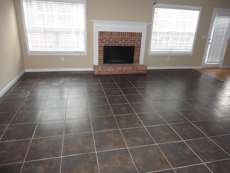 Building Photo - 6855 River Island Cir