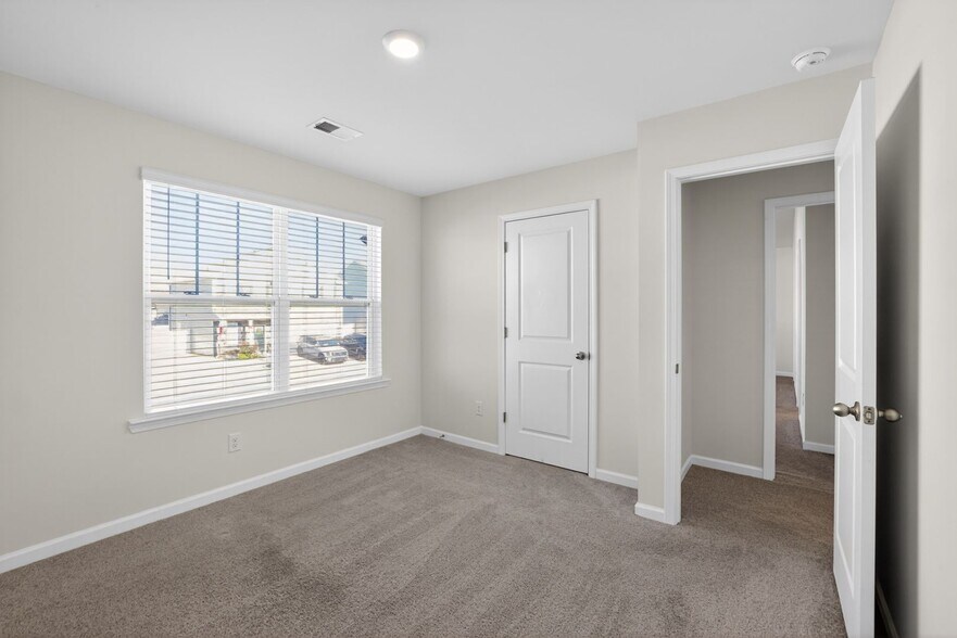 Building Photo - 105 Silicon Dr