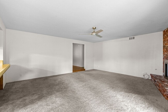 Building Photo - Beautifully Maintained Rental Home with an...
