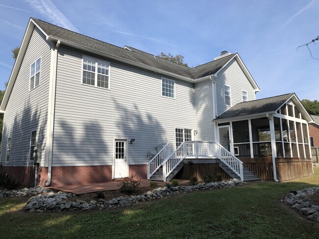 Building Photo - 1343 Chadwick Shores Dr