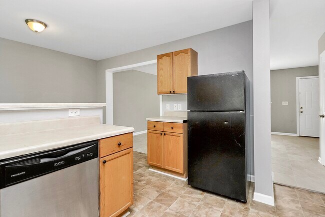 Building Photo - 5750 Laborde Ave