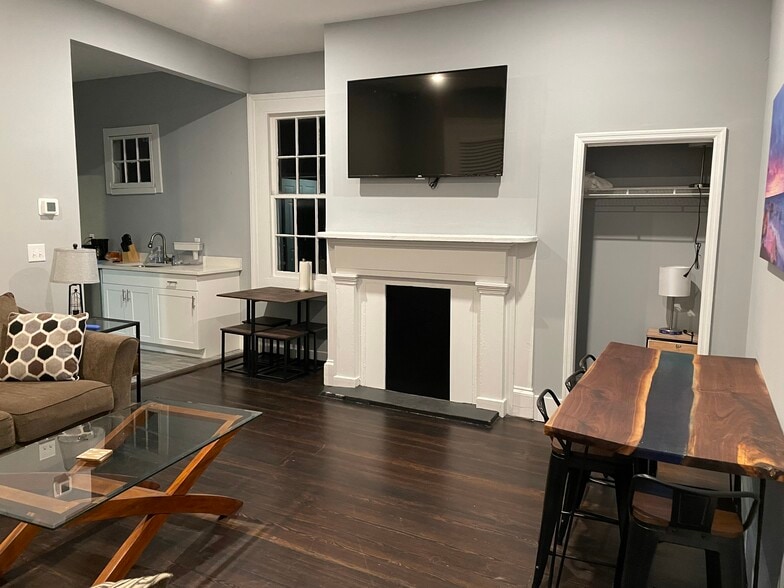 Living Room - 31 Nassau St