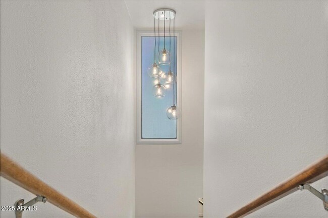 Building Photo - 7803 E Vernon Ave