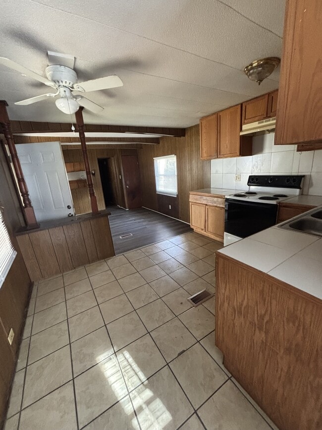 Building Photo - 207 Cherry Tree Dr