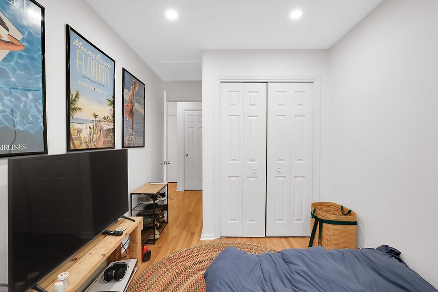 Building Photo - 3001 20th Ct S