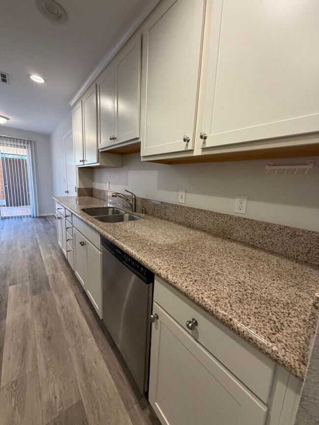 Building Photo - 4618 Collwood Ln