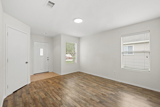 Building Photo - 7910 Buffalo View Ln
