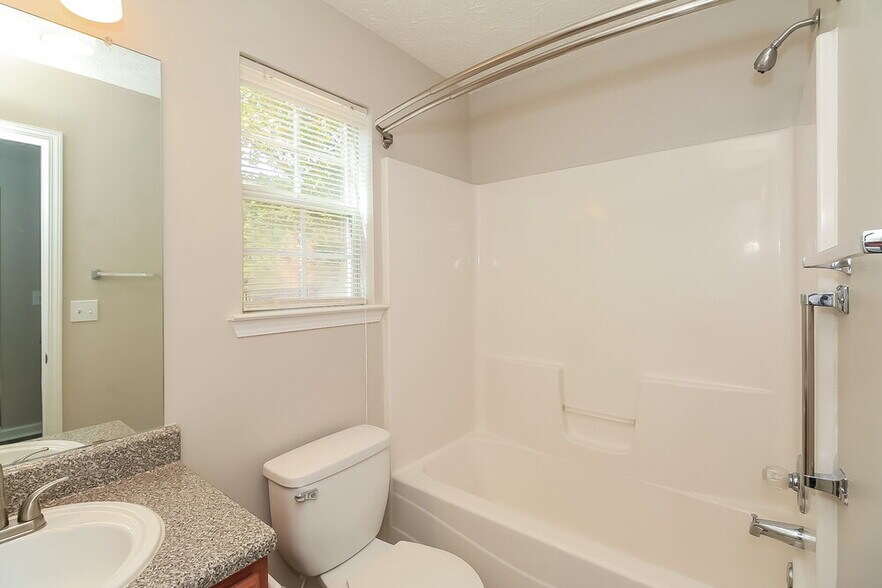 Building Photo - 11 Grier Ln