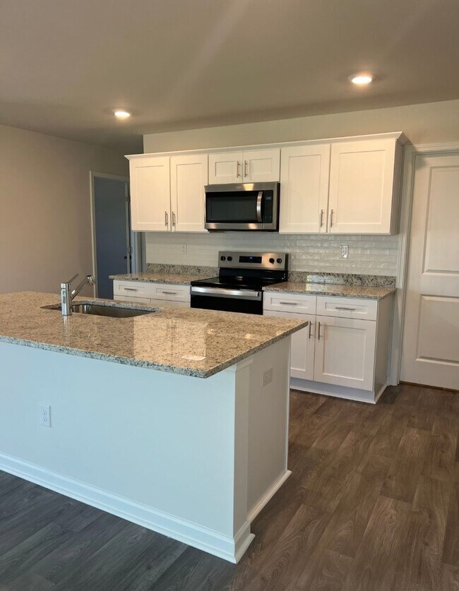 Building Photo - NEW CONTRUCTION!  Available for Immediate Move in!