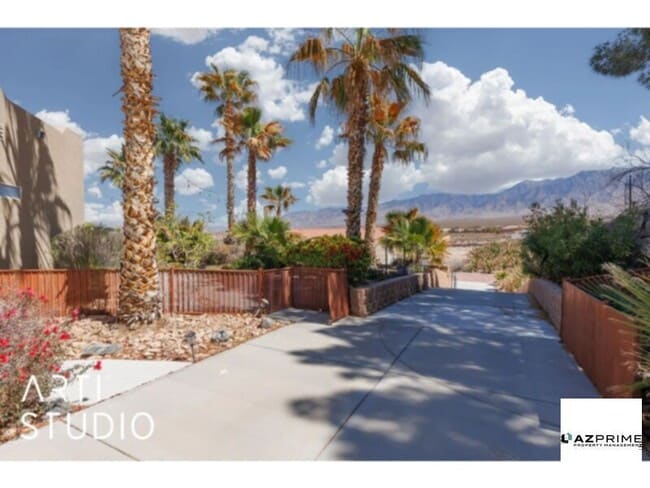 Building Photo - Scenic