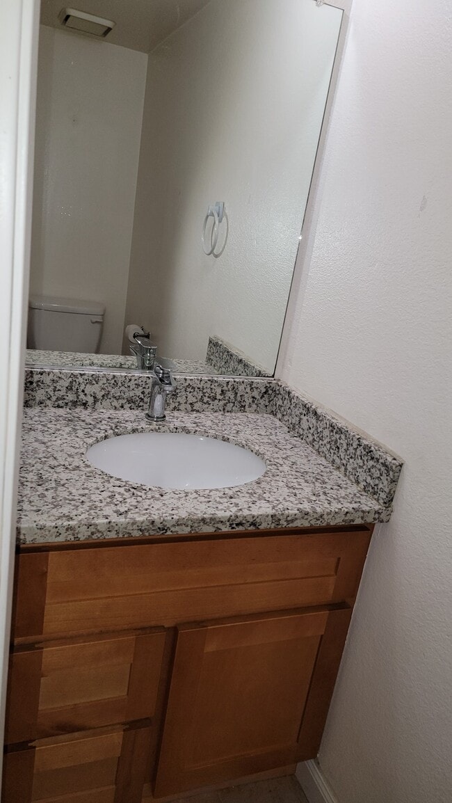 Building Photo - 4902 Lowry Rd