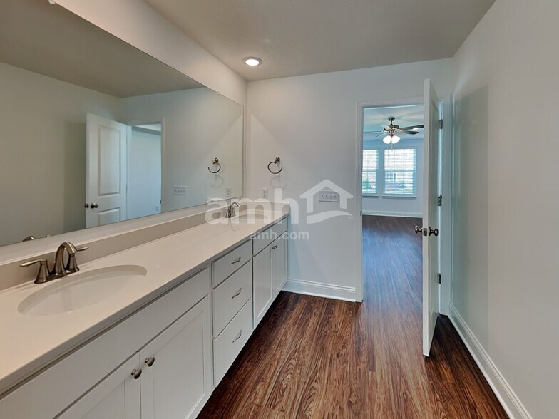 Building Photo - 8411 Northpoint Dr