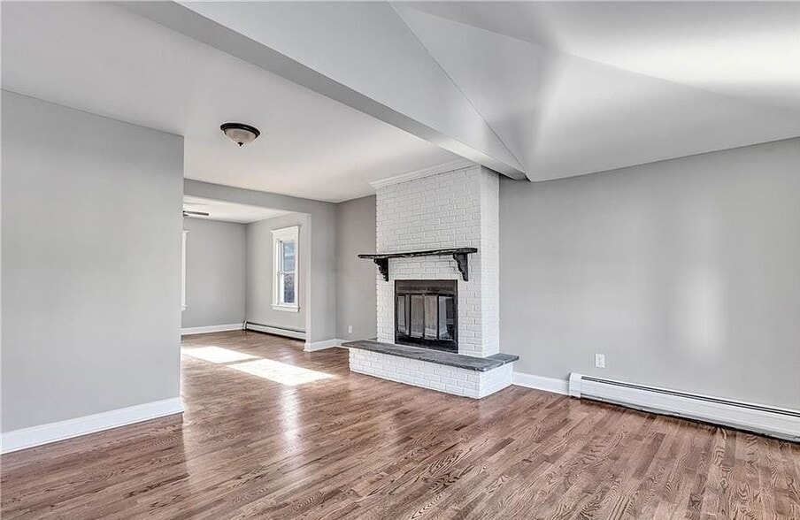 Building Photo - 41 Spring St