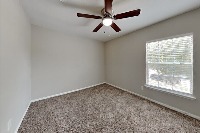 Building Photo - 10118 Prospect Hill Dr