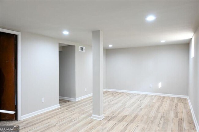 Building Photo - 2900 Eleanor Terrace NW