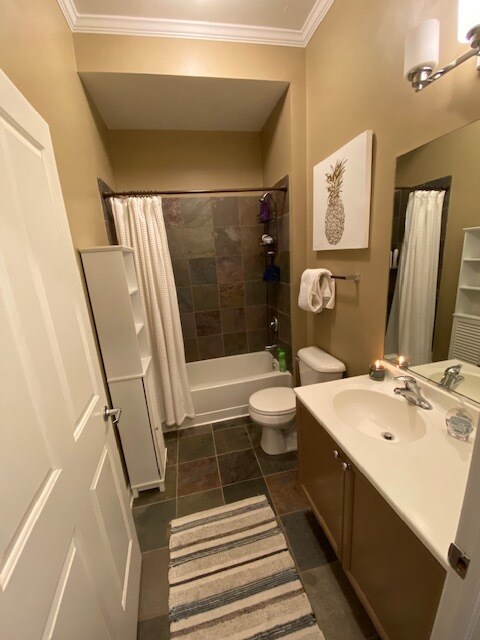 Guest Bath - 1464 S MICHIGAN Ave