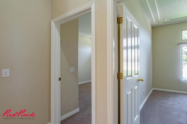 Building Photo - Comfortable 3-bedroom Home. Small Dog Frie...