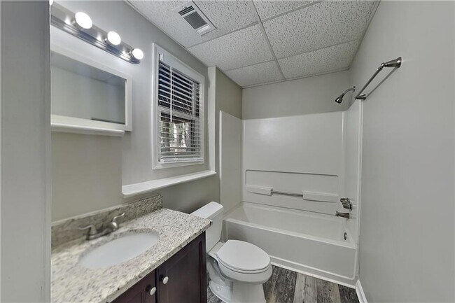 Building Photo - 2530 Lorne Ct SW