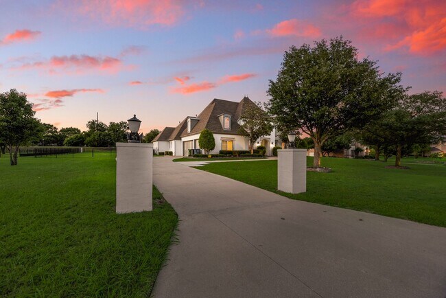 Building Photo - Exquisite 1.3-Acre French-Style Estate by Alford Custom Homes – Available for Lease!