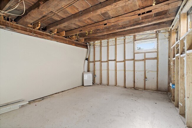 Building Photo - 379 Concord Rd