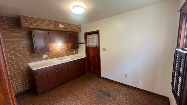 Building Photo - 3950 N 11th St