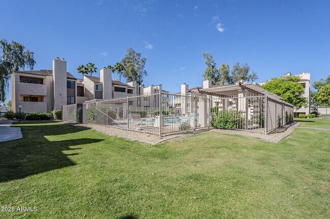 Building Photo - 7510 E Thomas Rd