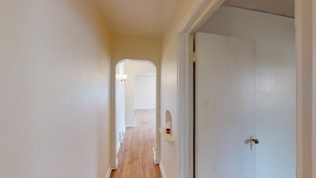 Building Photo - Duplex Available in Beaverdale - 3D Tour