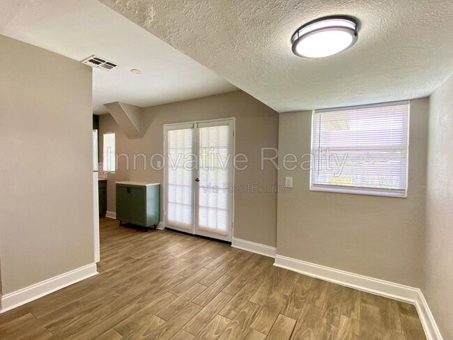 Building Photo - 311 Lake Annie Dr