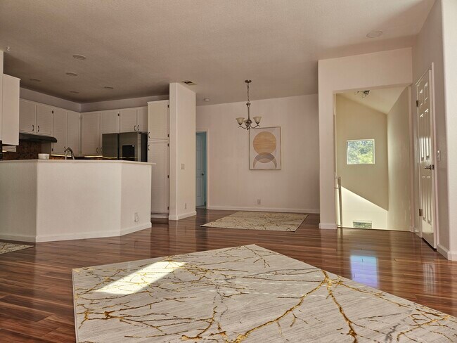 Building Photo - 440 Navaro Pl