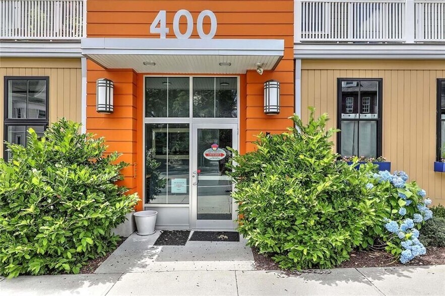 Primary Photo - 400 Hope St