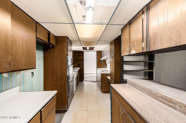 Building Photo - 1125 E 11th St