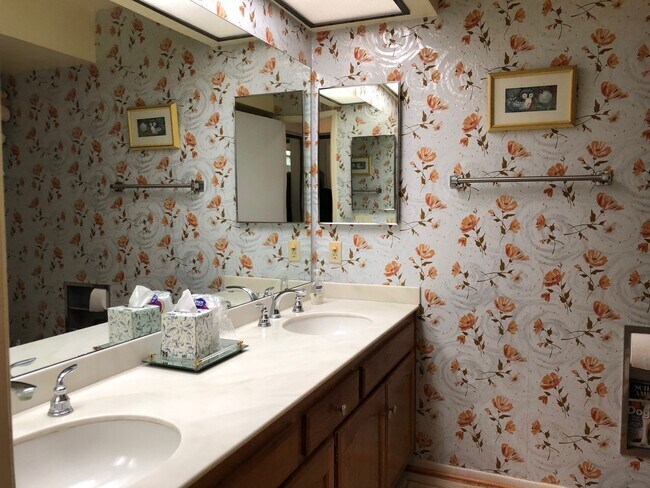 Building Photo - Lovely Home in 45+ Active Adult Community of Leisure World Available May through October 2026!