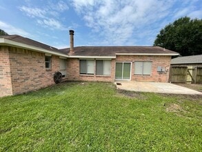 Building Photo - 451 Oakdale Dr