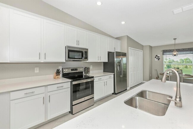 Building Photo - 12550 Galapagos Ct