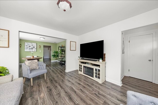 Building Photo - 1322 S 51st Ave