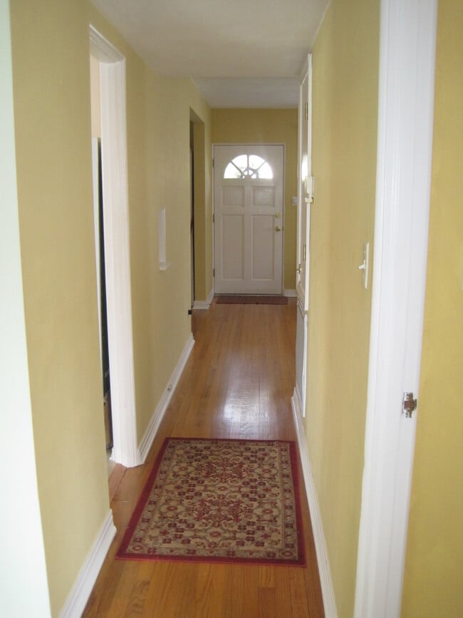 Building Photo - 612 Stetson St