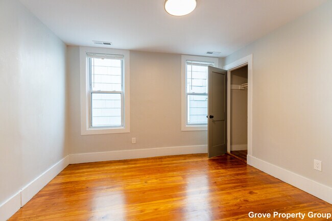 Building Photo - 206 L St