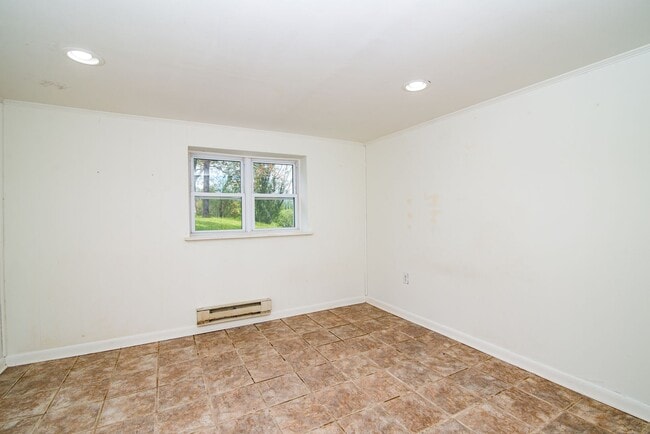 Building Photo - 2 bedroom 1 bath basement apartment with washer and dryer in Forest Hills, Cullowhee NC available...