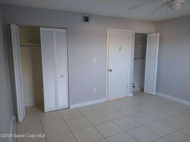 Building Photo - 1020 Pine Tree Dr