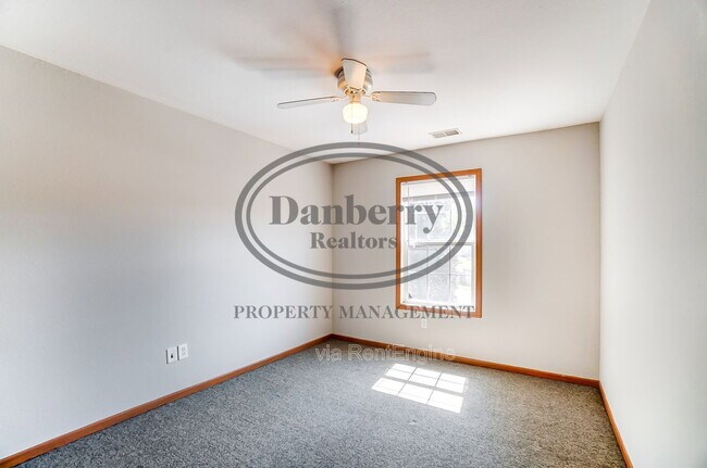 Building Photo - 1117 N Byrne Rd