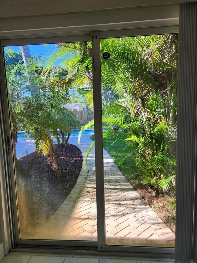 Building Photo - 765 E Dayton Cir