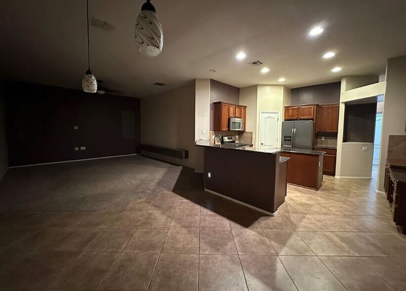 Building Photo - 538 W Chatfield St