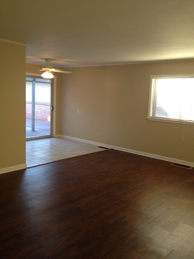 Building Photo - 2101 Smallwood Dr