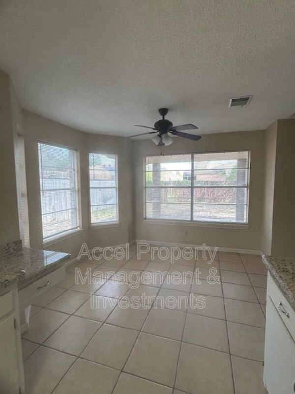 Building Photo - 2405 Mimosa St