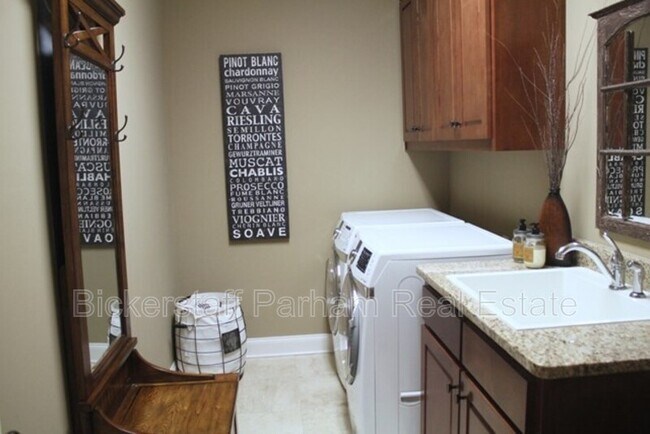 Building Photo - 7165 Bridgemill Dr
